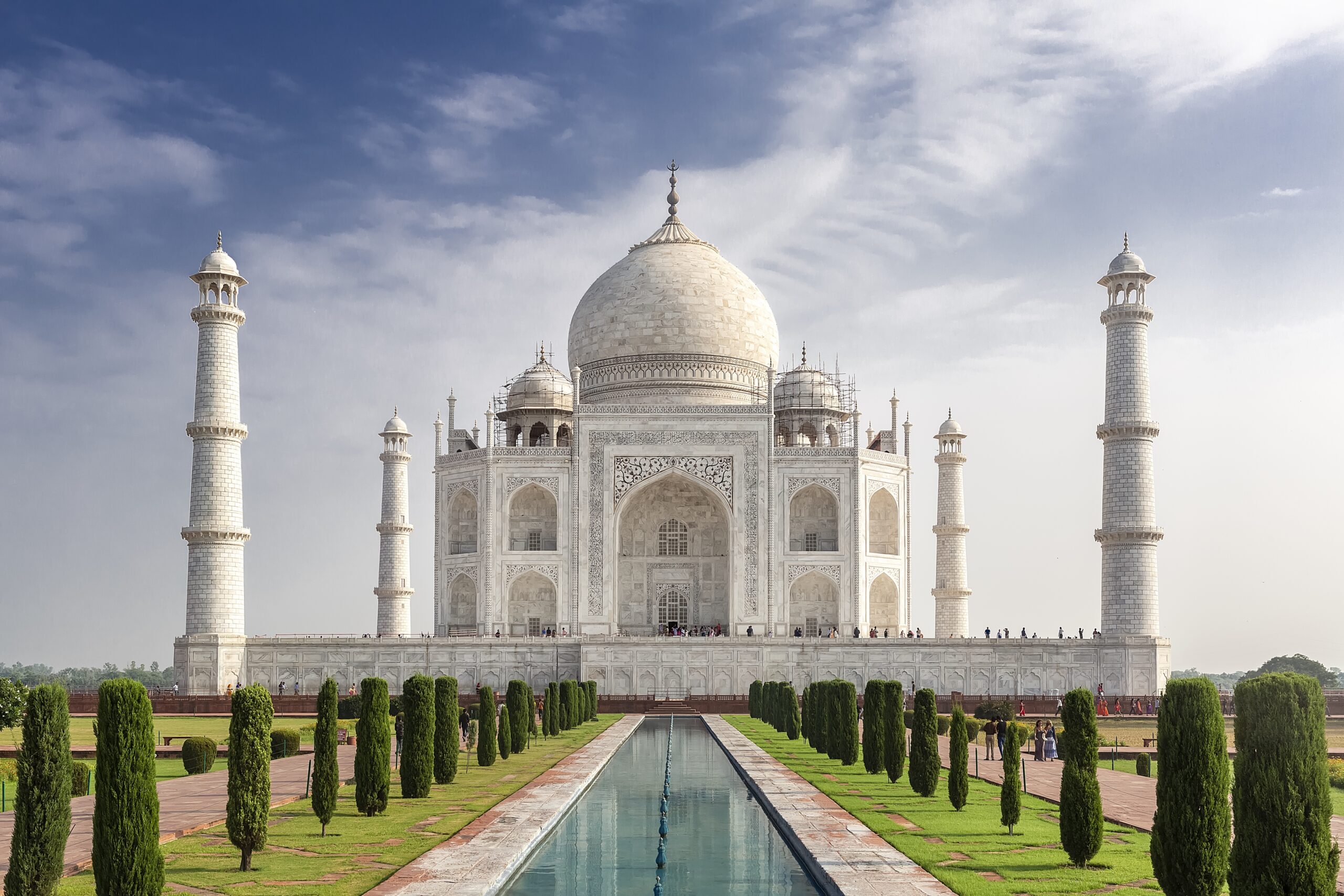 A mesmerizing shot of the famous historic Taj Mahal in Agra, India